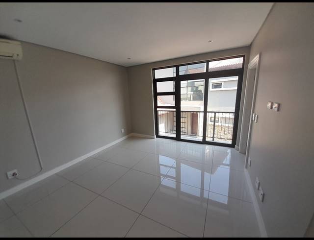 5 BEDROOM FREEHOLD TO LET IN IZINGA ESTATE
